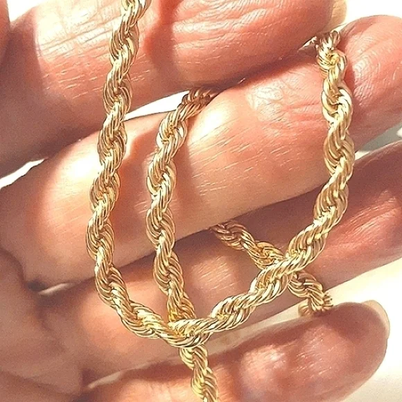 NWT: Gold ROPE CHAIN - Picture 5 of 5